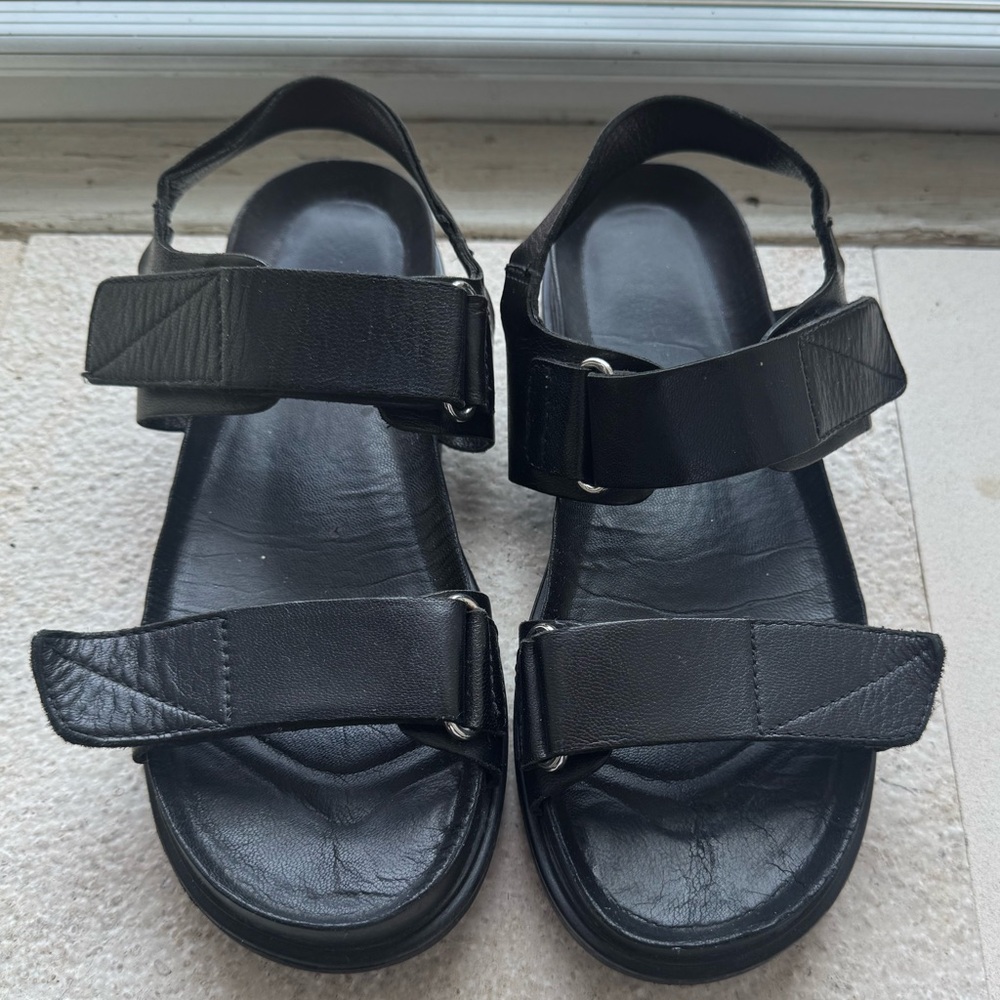 Vagabond black strap leather sandals